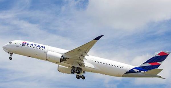 
Le groupe LATAM Airlines a annoncé qu il compenserait les émissions de CO2 des neuf premières routes au Chili, en Équateur, a