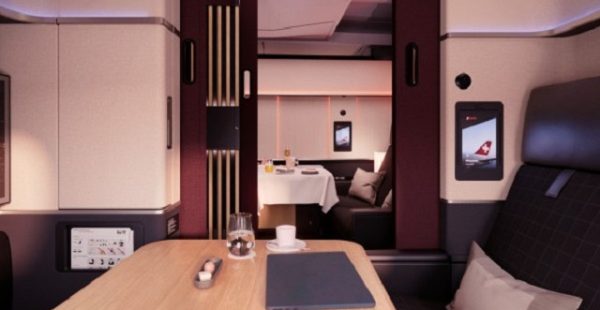 
Dans sa nouvelle gamme des cabines SWISS Senses, la compagnies aérienne suisse dévoile la SWISS First Grand Suite, un véritabl