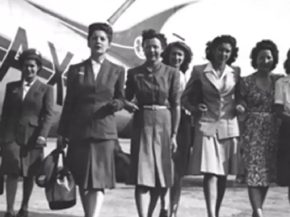 
Air France rend hommage aux pionnières qui ont façonné l’un des métiers les plus emblématiques du transport aérien. Il y 
