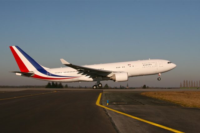 Emmanuel Macron : ses déplacements en avion ont coûté 8 millions d'euros en 2018 1 Air Journal Emmanuel Macron : ses déplacements en avion ont coûté 8 millions d'euros en 2018 1 Air Journal