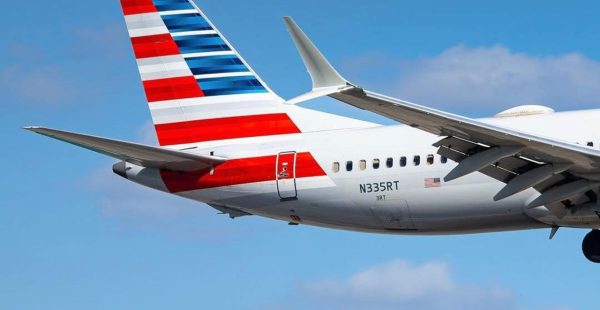 
American Airlines se retrouve au cœur d’une polémique inhabituelle : un vol a été retardé parce que son commandant de bord