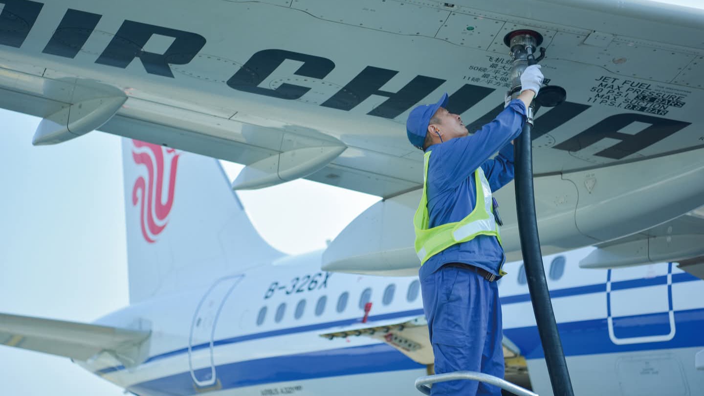 En Asie, les billets d’avion vont grimper : les compagnies aériennes augmentent leurs surcharges carburant