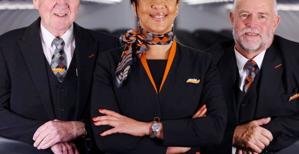 
EasyJet a lancé au Royaume-Uni une campagne nationale pour recruter des personnes de plus de 45 ans comme personnel de cabine, s