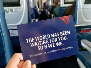 
Les compagnies aériennes se sont préparées pour accueillir à partir du 8 novembre les voyageurs vaccinés de 33 pays, autoris