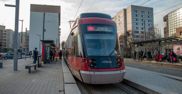 
En reprenant l exploitation du Rhônexpress à VINCI, le Systral (Syndicat Mixte des transports pour le Rhône et l agglomératio