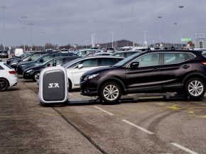 À Lyon‑Saint‑Exupéry, un robot de sécurité IA patrouille désormais les parkings 1 Air Journal
