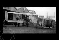 
Histoire de l’aviation – 8 septembre 1909. L’angoisse s’est brièvement invitée dans les tribunes du terrain de Montechi