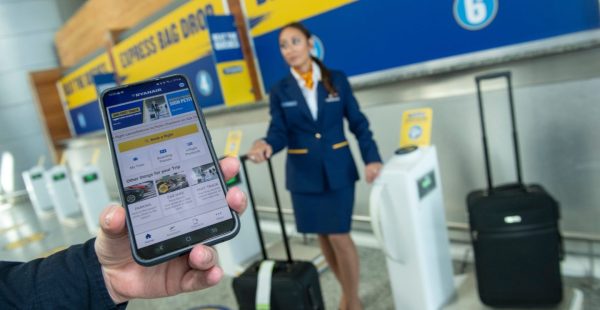 
Ryanair va avancer de 20 minutes la fermeture de ses comptoirs d’enregistrement en aéroport et de dépôt des bagages en soute