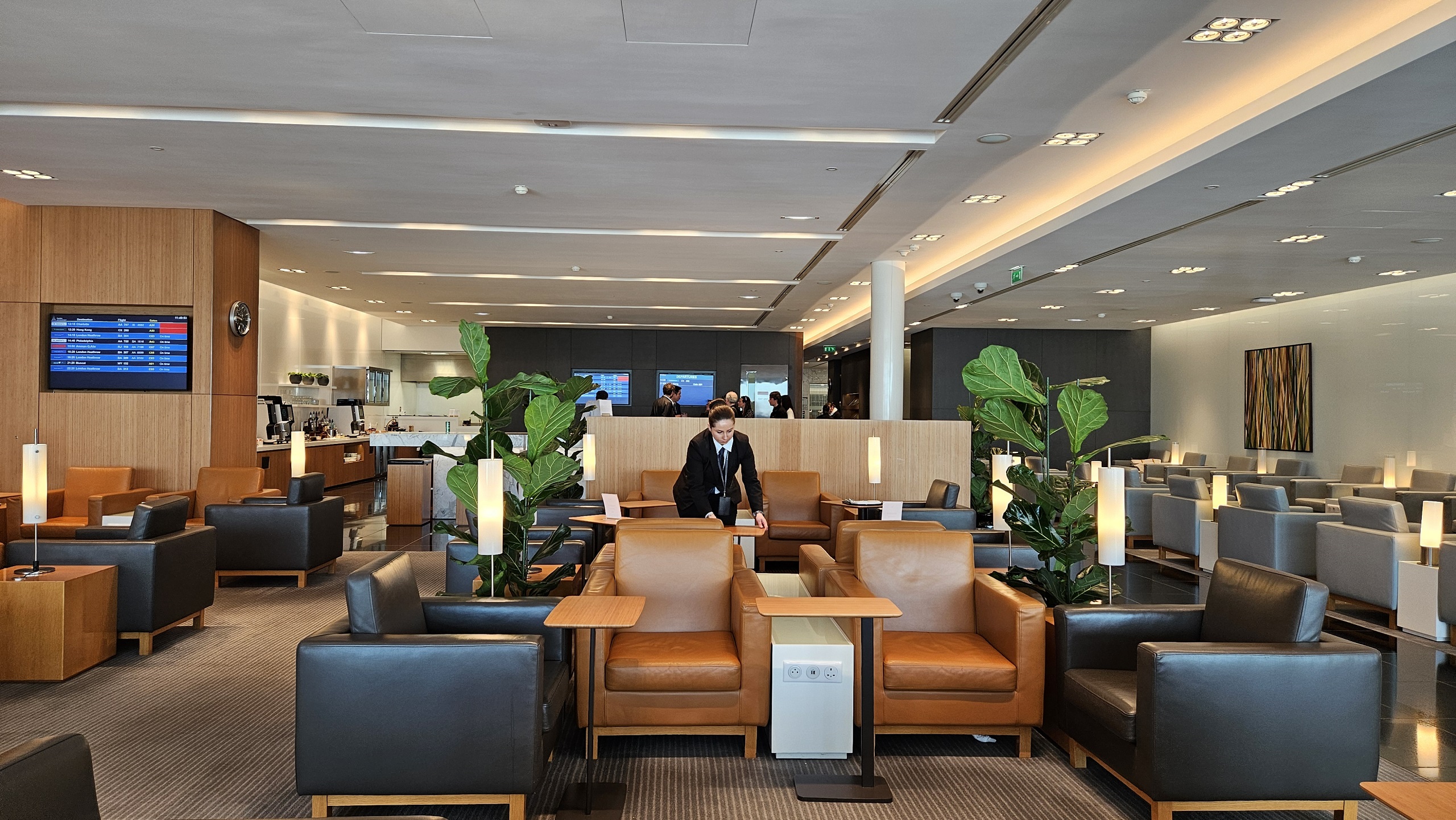 Cathay Pacific fête 40 ans à Paris : salon rénové, vols remplis, demande premium, Première classe en vue… 1 Air Journal