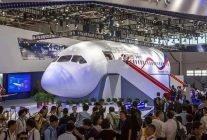 Airbus suit de près les ambitions de l avionneur chinois Comac, qui concurrence déjà sa famille A320 avec le monocouloir C919 e