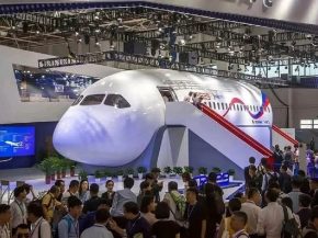 Airbus suit de près les ambitions de l avionneur chinois Comac, qui concurrence déjà sa famille A320 avec le monocouloir C919 e