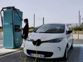 
L’aéroport Toulouse-Blagnac met à disposition de tous, une station de recharge rapide de véhicules électriques, mise en oeu