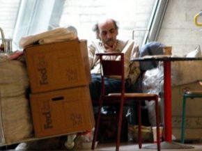 
Le SDF iranien, qui avait servi de modèle au personnage du film Le Terminal, réalisé par Steven Spielberg et joué par Tom Han