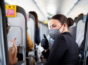 
Les personnels navigants dans les avions sont exposés à un risque accru de cancers de la peau (épidermoïdes et mélanomes) et