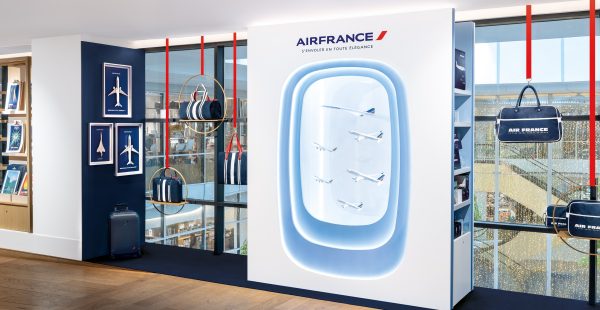 
Air France s’invite au cœur du Bon Marché Rive Gauche, inaugurant un espace dédié à l’élégance et à la magie des fêt