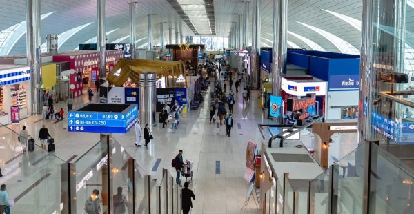 
Un banal objet trouvé s’est transformé en énigme inhabituelle à l’aéroport international de Dubaï (DXB). Une veste cont