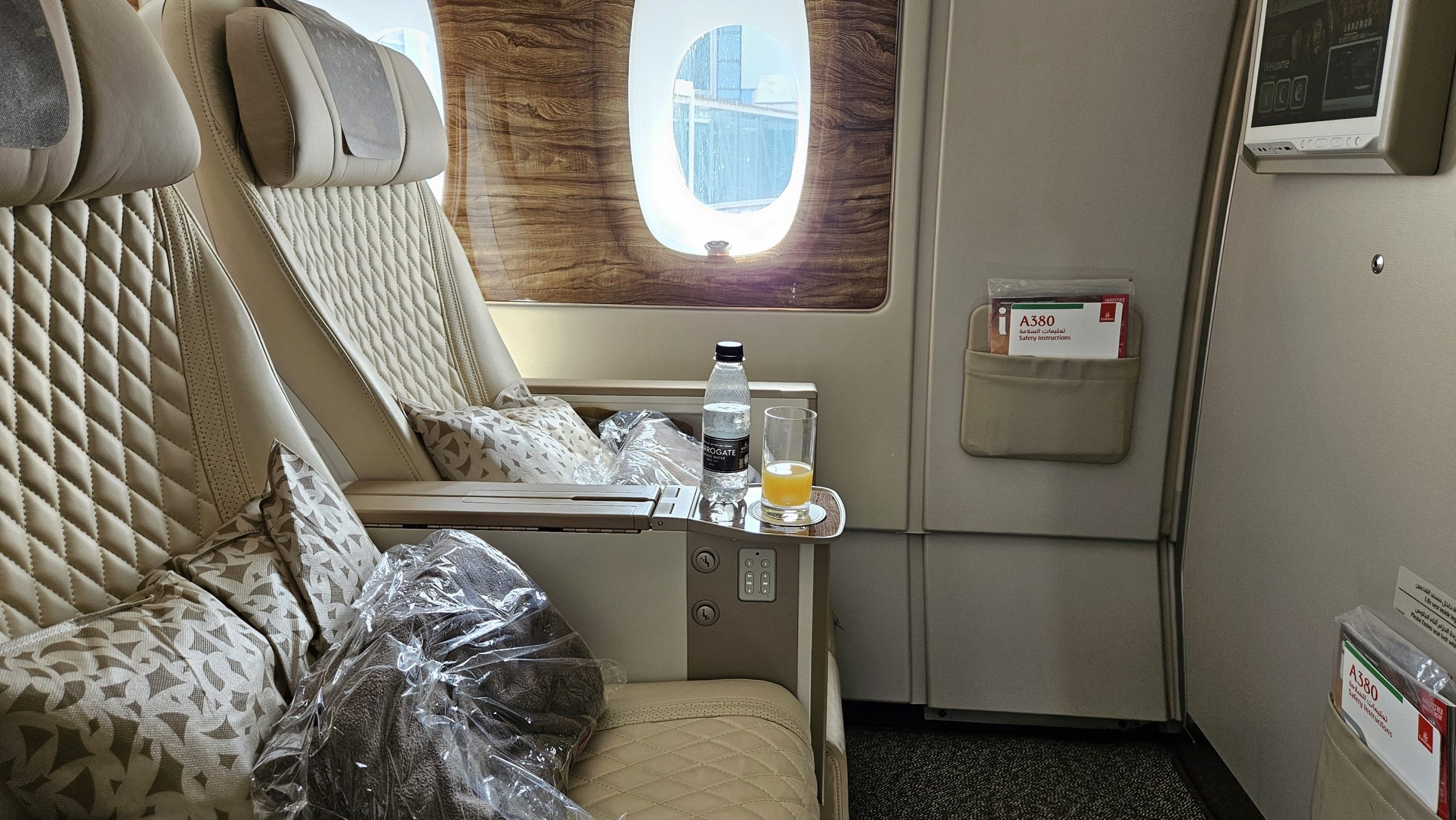 Carnet de voyage : la classe Economie Premium d’Emirates en conditions réelles sur Airbus A380 1 Air Journal Carnet de voyage : la classe Economie Premium d’Emirates en conditions réelles sur Airbus A380 1 Air Journal