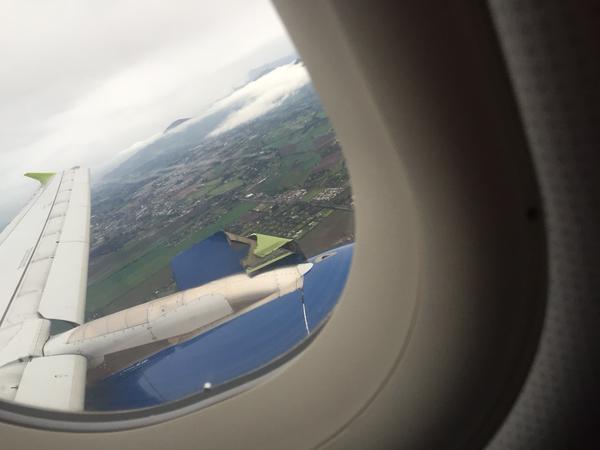 air-journal sky airlines incident panneu moteur 1