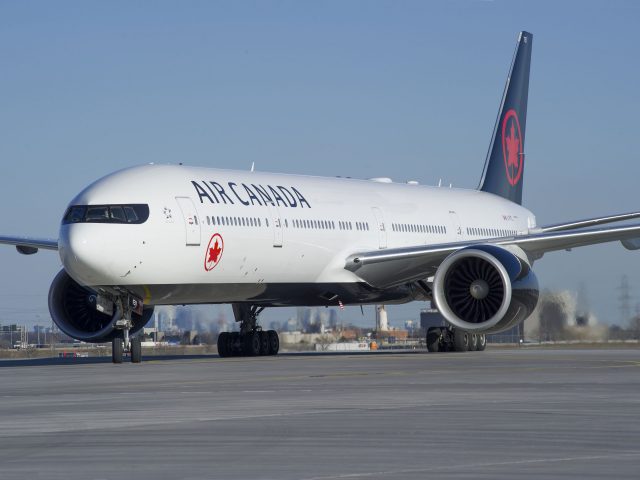 Un passager d'Air Canada tombe du 777 après avoir ouvert la porte de la cabine avant le décollage 1 Air Journal