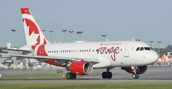 
La compagnie aérienne nationale Air Canada force toujours son personnel de cabine à   travailler gratuitement »... lorsq