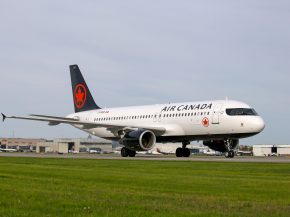 
Un vol d Air Canada à destination de Moncton, opéré depuis Montréal en Airbus A320, a connu un retard inattendu le mois derni