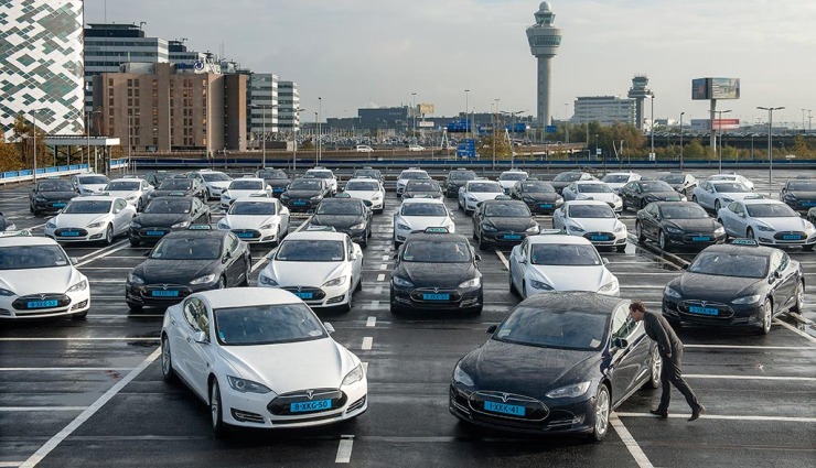 air-journal taxi electrique aeroport Schiphol amsterdam