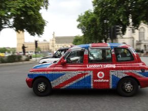 



Pour choisir entre l’Eurostar et l’avion de Paris à Londres, ça dépend de tes priorités : temps, coût, confort ou imp