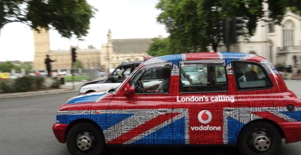 



Pour choisir entre l’Eurostar et l’avion de Paris à Londres, ça dépend de tes priorités : temps, coût, confort ou imp