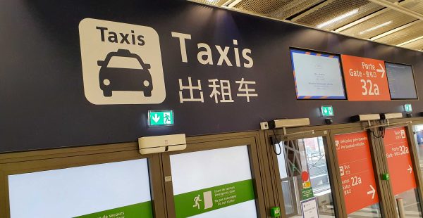 
Les voyageurs se rendant ou revenant en taxi de l’aéroport ont senti là aussi passer le souffle de l’inflation, avec une ha