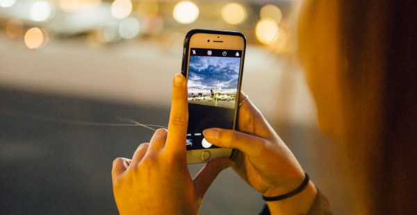 L aéroport de Francfort propose désormais aux usagers un accès Internet gratuit d une durée de 24 heures, au lieu de seulement