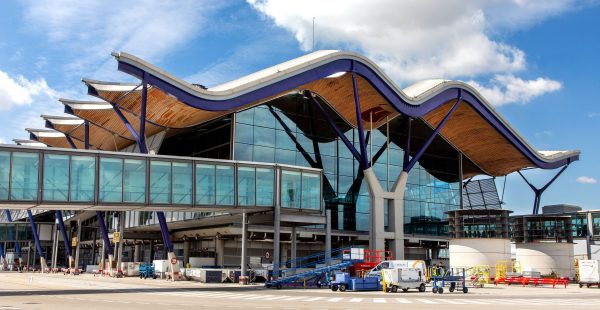 
Aena franchit un cap historique en dépassant le milliard d’euros de bénéfice net au premier semestre 2026, portée par la vi