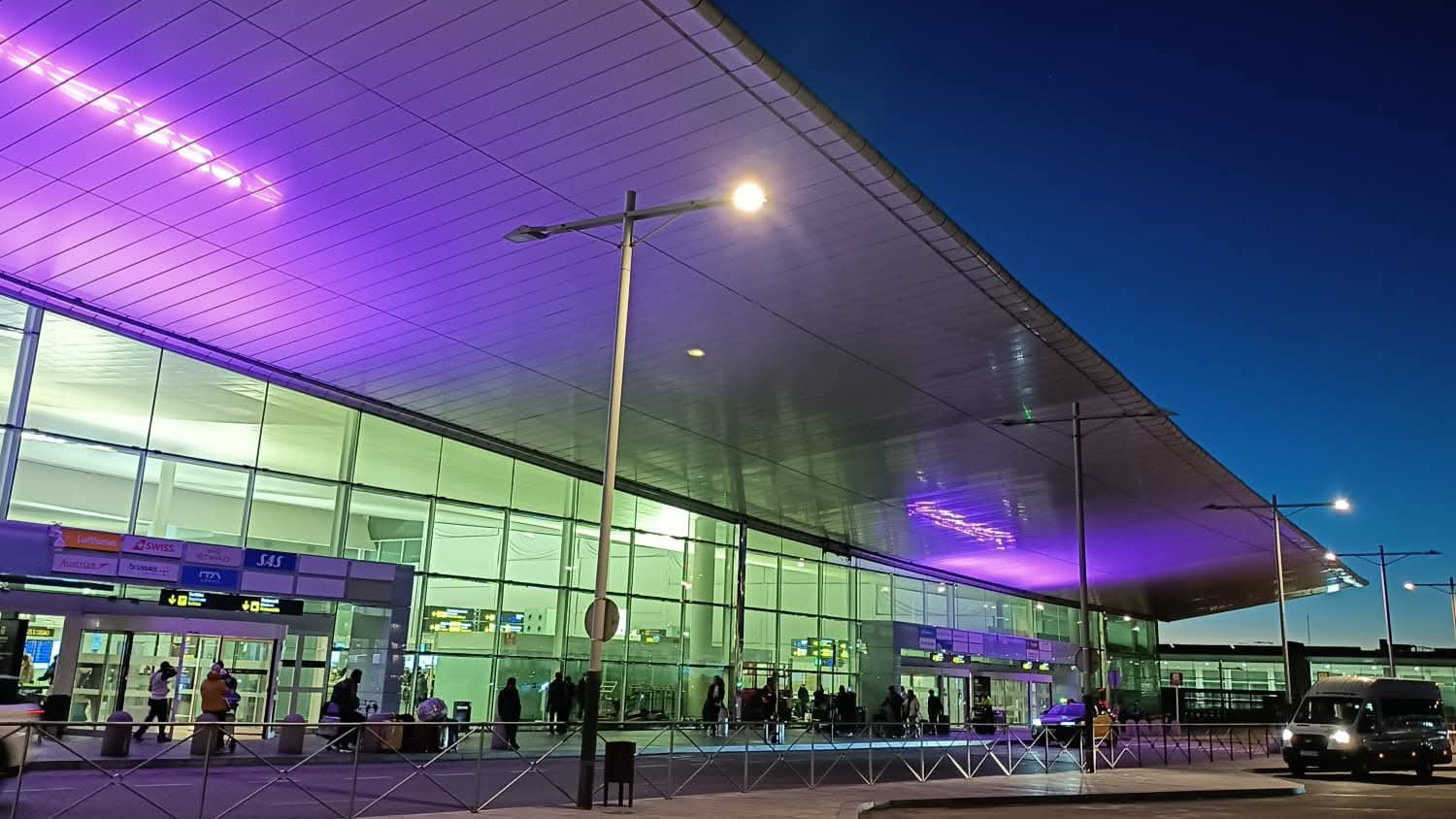 Toilettes, gilets jaunes et ascenseur sécurisé : l’étrange filière clandestine de l’aéroport de Barcelone 1 Air Journal