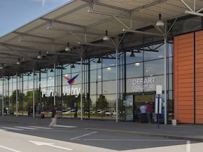 
L’aéroport de Paris-Vatry, dans la Marne, est frappé de plein fouet par la taxe française sur les petits colis issus du e‑