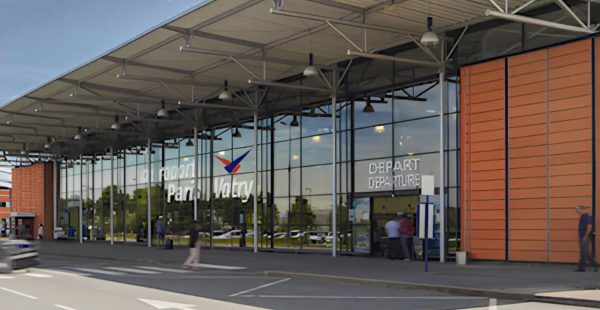 
L’aéroport de Paris-Vatry, dans la Marne, est frappé de plein fouet par la taxe française sur les petits colis issus du e‑