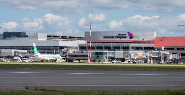 
L’aéroport Toulouse-Blagnac a accueilli 2 132 814 passagers entre avril et juin 2026, soit une hausse de 3,5% sur un an. La cr