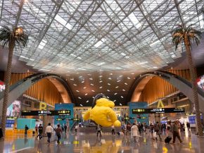 
L aéroport international Hamad de Doha, la capitale du Qatar, espère dépasser son record de 40 millions de voyageurs en 2023, 