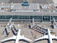 
Lufthansa anticipe de nouveaux retards possibles du Boeing 777X et active un véritable plan B&nbsp;pour sécuriser sa capacité 