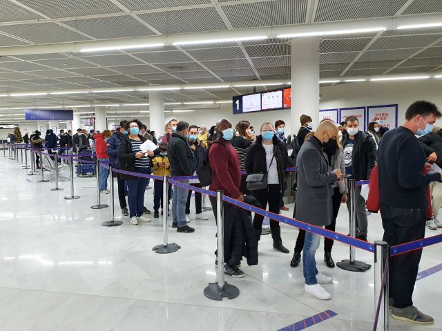 Les aéroports français redoutent d’interminables files d’attente en raison des contrôles sanitaires 1 Air Journal