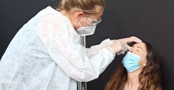 
Les passagers non vaccinés arrivant en France en provenance du Royaume-Uni et d’Espagne, Portugal, Grèce, Chypre et Pays-Bas 