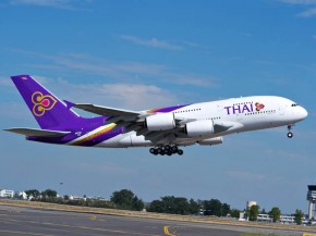 Un avion de Thai Airways a été contraint d annuler son voyage de Paris à Bangkok en raison de dommages mineurs causés par un c