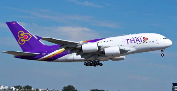Un avion de Thai Airways a été contraint d annuler son voyage de Paris à Bangkok en raison de dommages mineurs causés par un c