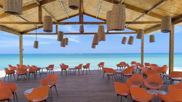 Vacances estivales des Français : moins de départs et de réservations, mais des paniers en hausse chez les voyagistes
