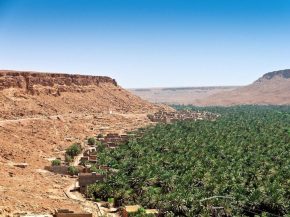 
Le sud marocain s’étend de Marrakech jusqu’aux confins du Sahara, traversant la vallée du Dadès, celle du Drâa en passant