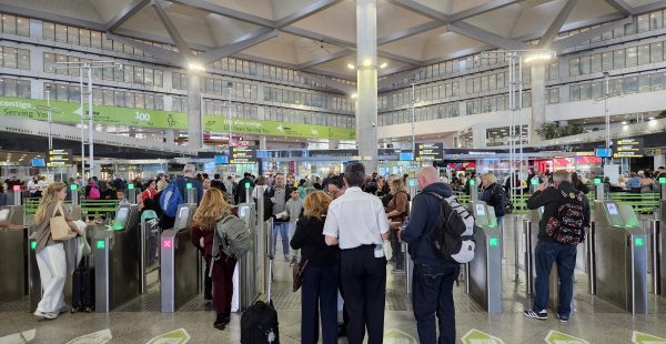 
Porté par la vigueur du trafic passagers et la forte reprise du fret, le groupe aéroportuaire Aena dépasse les 35 millions de 