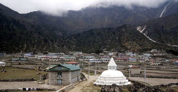 
Le Népal a longtemps été un pays isolé, en grande partie à cause de sa géographie. Pendant des décennies, il figurait parm