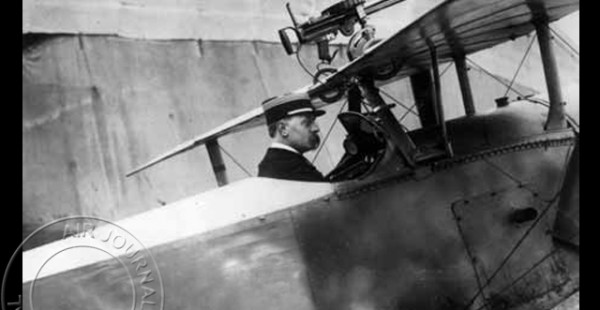 
Histoire de l’aviation – 27 mai 1911. Le lieutenant aviateur Tricornot de Rose est bien matinal en ce samedi 27 mai 1911, c