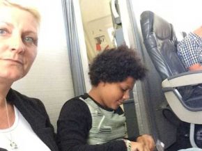 Sur un vol entre Majorque et Birmingham de la compagnie&nbsp;&nbsp;TUIfly, trois membres d une famille anglaise, le père, la mèr
