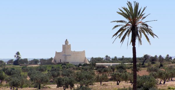 
Un premier contingent de 300 touristes russes est arrivé en Tunisie jeudi à bord de deux vols charters, suivis vendredi de tour