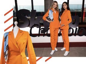 
La compagnie ukrainienne SkyUp Airlines a décidé de mettre fin à l uniforme traditionnel avec jupes et chaussures à talons de