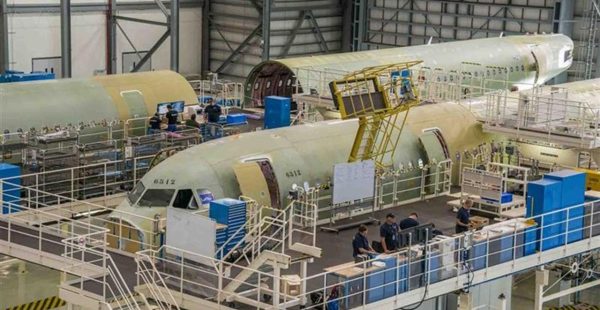 
Airbus a établi un nouveau record de livraisons en septembre 2025, avec 73 avions remis à ses clients, un chiffre inédit pour 